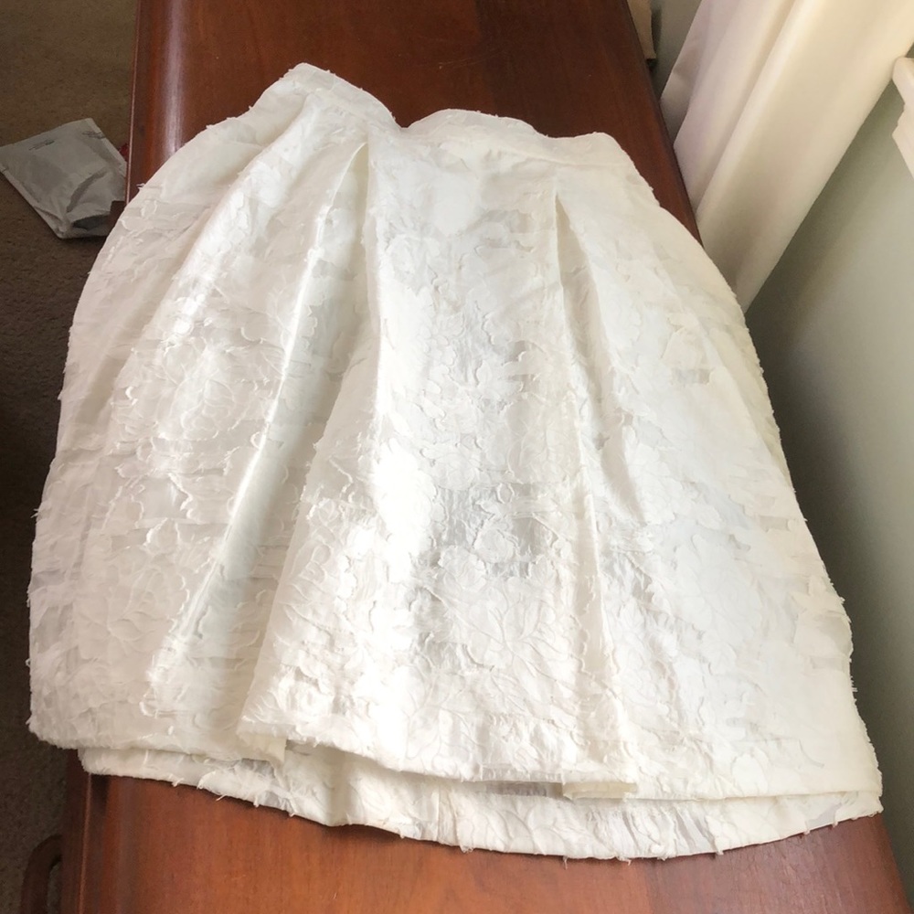 White floral skirt - bin 2